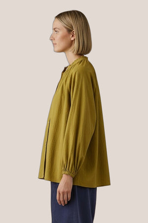 Chemise Arta unie moutarde, vue de profil