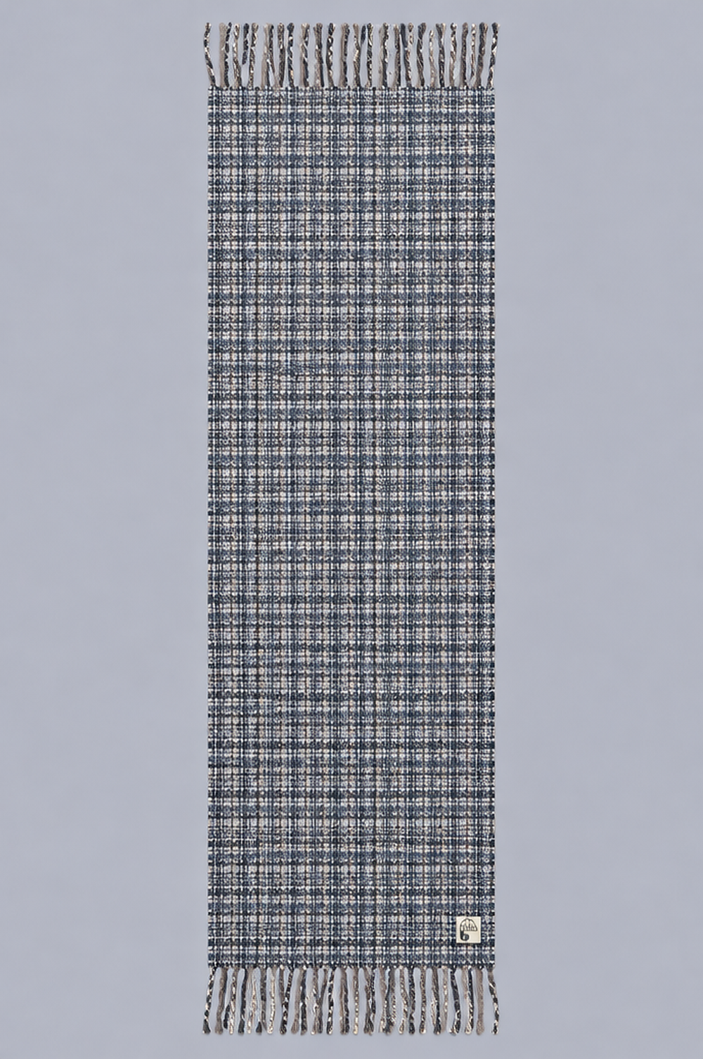 Écharpe Baby Moussy Caro grey portée par Émilie