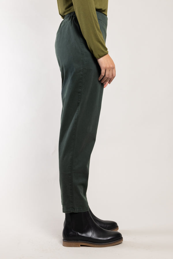 Pantalon Geishan Long Tencel émeraude Elemente Clemente, vue de profil sans revers