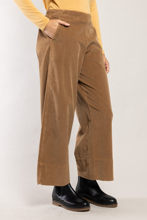 Pantalon Ido velours côtelé ambre Elemente Clemente, poches italiennes et fermeture boutonnée