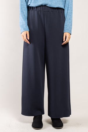 Pantalon Ponny Milano marine a.osher, jupe-culotte jambe très large, vue de face