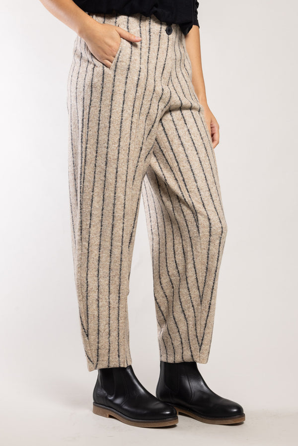 Pantalon Yolo laine bouclette beige Elemente Clemente, poches passepoilées et pli marqué