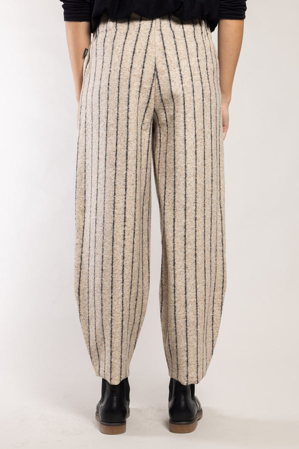 Pantalon Yolo laine bouclette beige Elemente Clemente, vue de dos fourche descendue