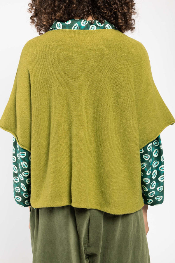Pull Beli col V vert La Sélection Stocks du Marais, dos de la forme boîte courte, vue de dos