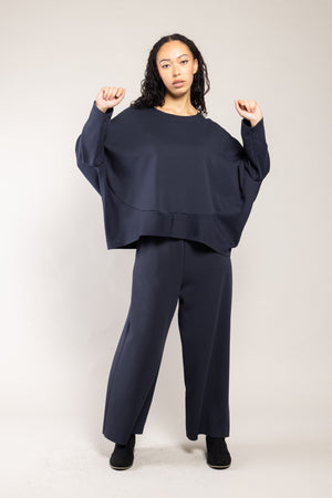 Top Maggy Milano marine a.osher en total look avec le pantalon Ponny assorti