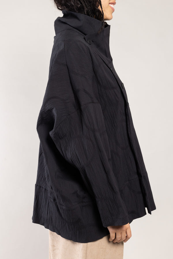 Veste Noby plissé dots noire a.osher, vue de profil volume ample